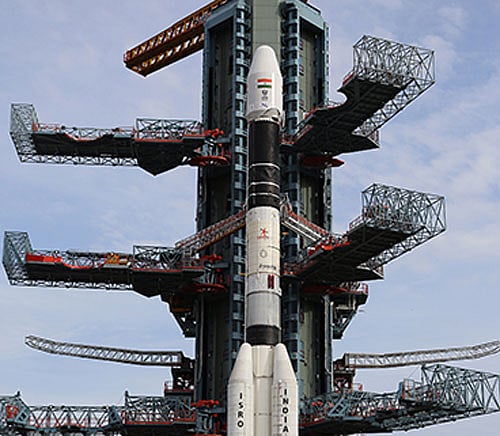 Close-up view of GSLV-D5 at the Second Launch Pad. Image via ISRO.