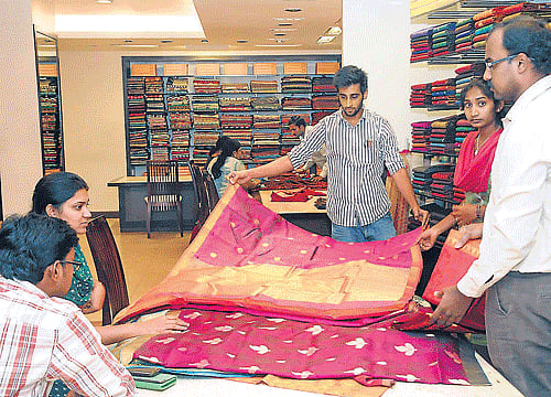 dull: Shopping for Ganesha Habba is yet to pick up. DH PHOTOS by SK Dinesh