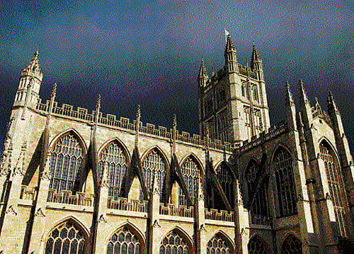 Quaint Bath Abbey in United Kingdom is a fine example of Gothic art.