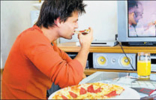 Binge eating more likely to lead to health risks in men