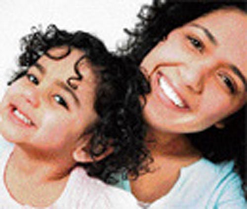 Overbearing moms to blame for daughters' poor social skills