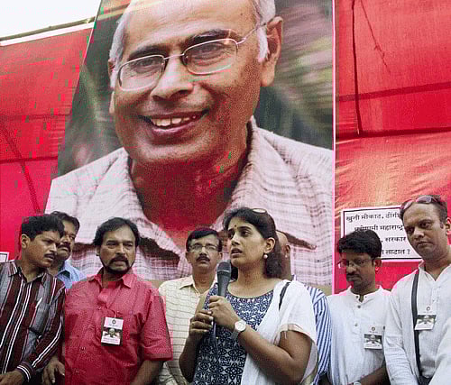 Actress Sonali Kulkarni joins activists of Rashtra Seva Dal in their protest over rationalist Narendra Dabholkar's murder in Mumbai on Friday. PTI Photo