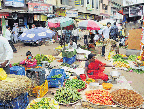 Clipping demand:  Last fortnight when the RBI raised the policy interest rate, it took a step ahead to curb demand which was pushing inflation while the growth was low and wages did not match people's expectations. DH File Photo