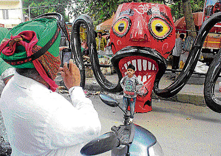 A kid poses with the original don while his father captures the moment.