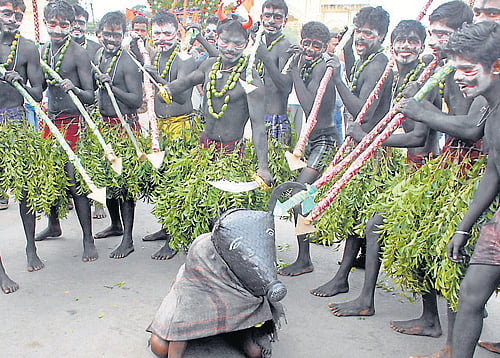 Children to aged persons gather for the campaigns of Vijayan | Facebook/PinarayiVijayan