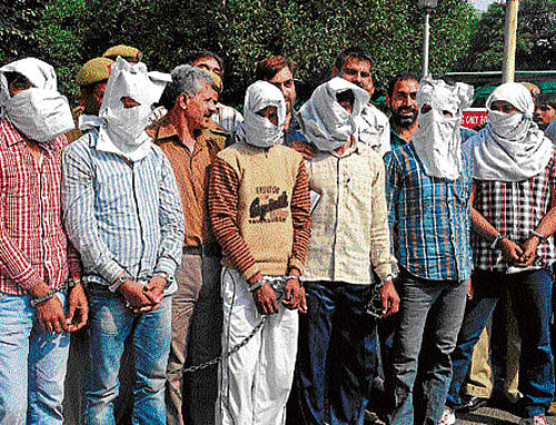 One of the methods used by criminals to escape arrest is to avoid using cell phones as police can then track them down.