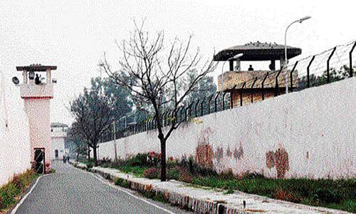 Police have found that several gang leaders ran an extortion 'business' even when they were in jail. dh file