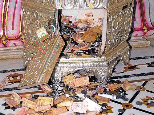 The burgled Jain temple at Akkipet in Bangalore on Sunday. DH Photo / B K Janardhan