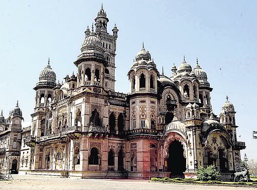 A deal could be struck as Sangramsinh agreed to settle for a compromise that did not involve the Laxmi Vilas Palace.