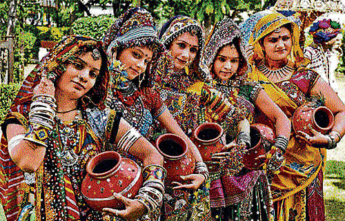 Decked up: Garba dancers