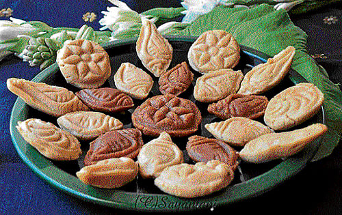 delicacies Sandesh, cham cham and mishti doi are popular among non-Bengalis too.