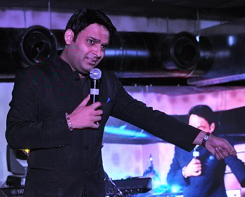 Standup comedian Kapil Sharma says he can't force Sunil Grover aka Gutthi to stay back on the show. DH File Image