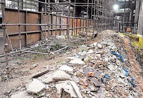 Cluttered: Uncleared debris, clogged streets and BMRCL apathy test residents' patience in Jayanagar. dh photo