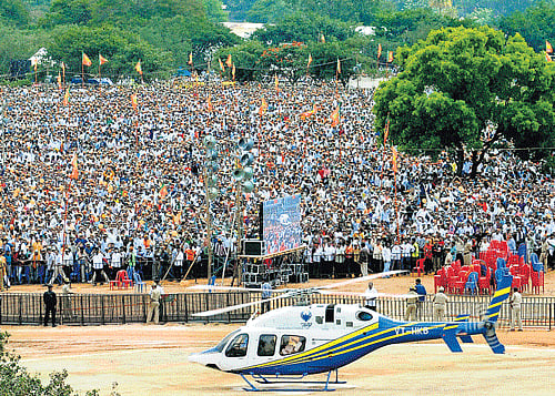 show of strength: BJP's prime ministerial candidate Narendra Modi arrives at a rally in a helicopter at Palace Grounds in Bangalore on Sunday. Modi addresses the massive crowd. DH Photo.