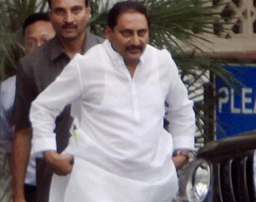 Andhra Pradesh Chief Minister N Kiran Kumar Reddy and Leader of the Opposition N Chandrababu Naidu were conspicuous by their absence at a crucial Business Advisory Council (BAC) meeting on Monday, called to resolve the impasse over a debate on the draft AP Reorganisation Bill, 2013. PTI file photo