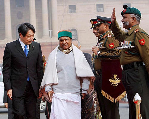 Defense Minister A.K.Antony with his Japanese counterpart Itsunori Onodera at the Defense ministry office (South block) in New Delhi/ PTI File Photo
