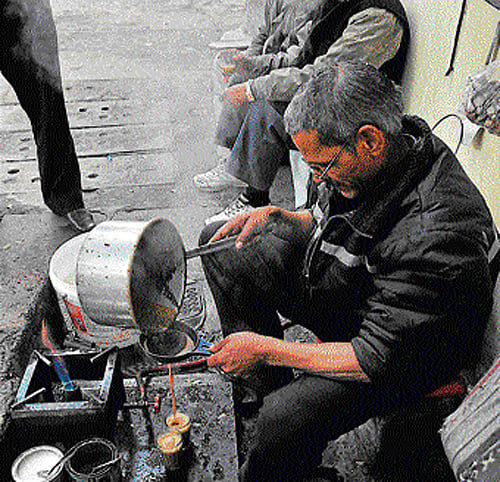 Jeevanand Joshi at his tea stall at Jantar Mantar. DHNS