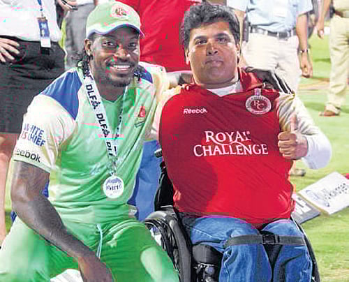 Prabhu with Chris Gayle