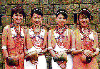 Tetseo Sisters will perform on February 2.