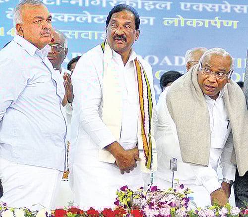 Railway Minister Mallikarjun Kharge launches the Bangalore City-Nagercoil Express and Yeshwantpur-Kamakhya Express in Bangalore on Saturday. Transport Minister Ramalinga Reddy and Home Minister K J George are with him. DH Photo