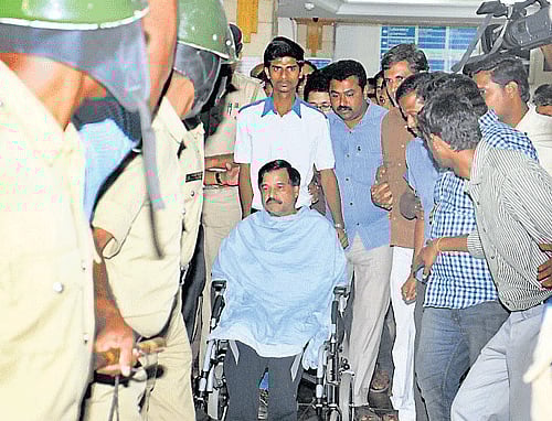 Former minister S A Ramdas was wheeled out of Apollo BGS Hospital, Mysore at 10.30 pm on Friday, after being treated following his suicide bid. DH PHOTO