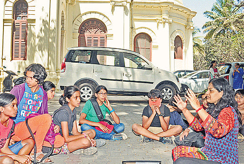 informative Poornima (right) during one of the walks with children. dh photos by sk dinesh