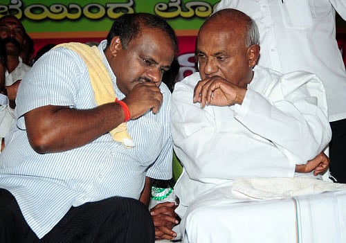 The Janata Dal(S) on Monday cleared its first list of candidates for the Lok Sabha polls giving an option to former chief minister S Bangarappa's family to field either Geetha Shivarajkumar or sitting MLA Madhu Bangarappa to contest from Shimoga. DH photo