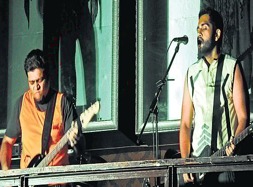 Every Thursday tends to get loud at the Hard Rock Cafe. And with City-based alternate rock band 'All The Fat Children' performing there recently, there were no two ways about it, DH Photo