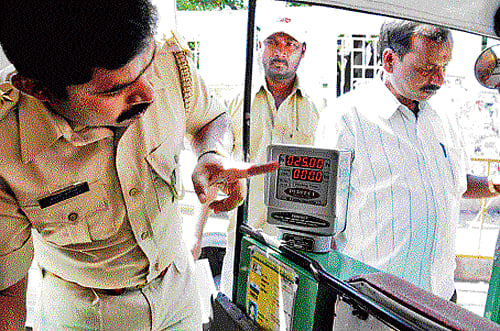 An official of Legal Metrology Department inspects an autorickshaw meter at Yeshwantpur on Tuesday. DH PHOTO