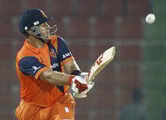 The Netherlands won the toss and elected to bat against Zimbabwe in their World Twenty20 Championships qualifying match here today. AP photo