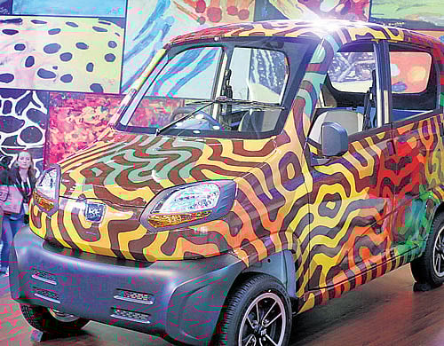 Christopher Hogan's paint job on Bajaj RE60 quadricycle, DH photo