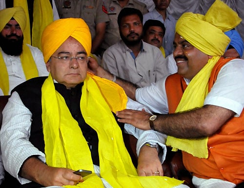 BJP candidate Arun Jaitley being honoured by party workers during martyrdom day program of Shaheed Bhagat Singh in Amritsar on Sunday. PTI Photo
