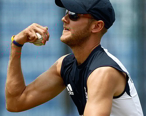 England skipper Stuart Broad won the toss and chose to bowl against Sri Lanka in their Group 1 match of the World Twenty20, here today. / AP File Photo