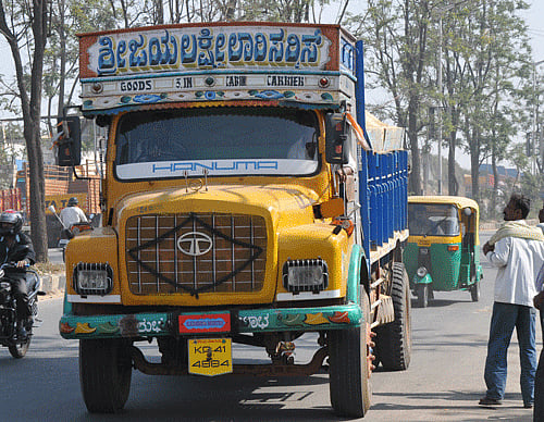 Prasanna Kumar, a lorry owner, sustained minor injuries when an LPG cylinder stored at his shed-cum-residence at Papareddy Palya exploded at around 1 am on Saturday. DH File Photo. For Represention Only.