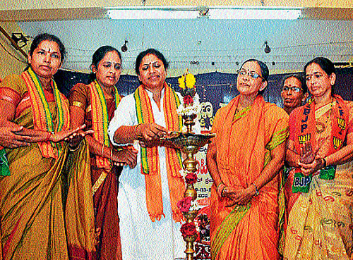 Former MP Tejaswini Gowda inaugurates the BJP women workers' conference, organised by BJP Mahila Morcha, Mangalore South Assembly Constituency, at Mangalore, on Saturday.