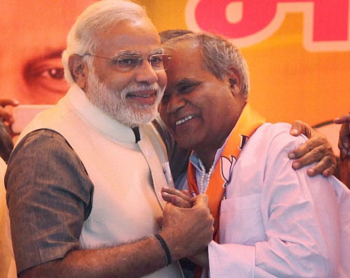 Narendra Modi greets Congress candidate from Gautam Buddh Nagar Ramesh Chand Tomar in Ghaziabad on Thursday. PTI