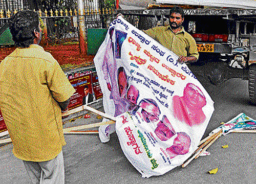 Although, there's a strict ban on election material such as buntings, posters and banners, politicians have planned their campaigns rather colourfully and got the supporters to make as much noise as they can. DH photo