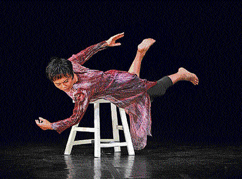 Regarded as Korea's foremost and most influential choreographer, dancer, vocalist and writer, Sin Cha Hong is famous for her meditative dance performances.