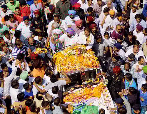 Congress candidate Capt Amarinder Singh and Prime Minister Manmohan Singh's brother Surjit Singh Kohli during an election road show in Amritsar on Saturday. PTI