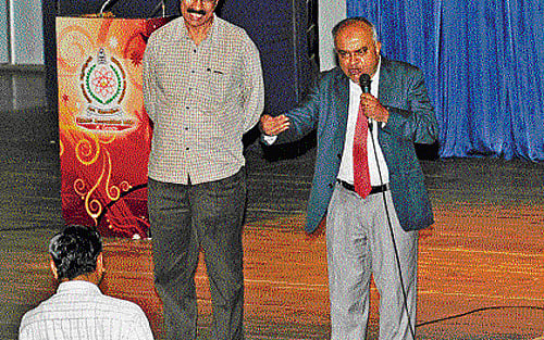 eliciting views: Bangalore University Vice Chancellor Prof B Thimme Gowda interacts with students at Jnanajyothi Auditorium on Tuesday. dh photo