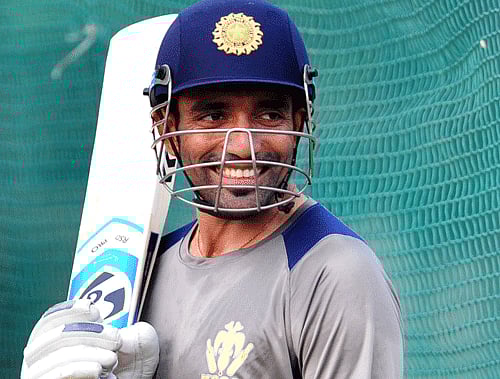 A case has been registered against international cricketer Robin Uthappa's father Venu Uthappa and two others for allegedly subjecting his wife to cruelty. DH File Photo