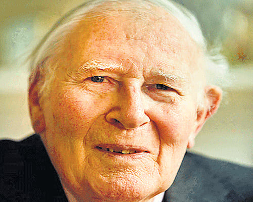 After a distinguished running career in which he also won a gold medal over one mile at the 1954 Commonwealth Games and the 1,500 metres at the European Championships in the same year, he became a neurologist.