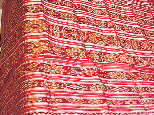 An exotic handloom silk sari of Odisha that embraces Lord Jagannath is the Khandua sari.