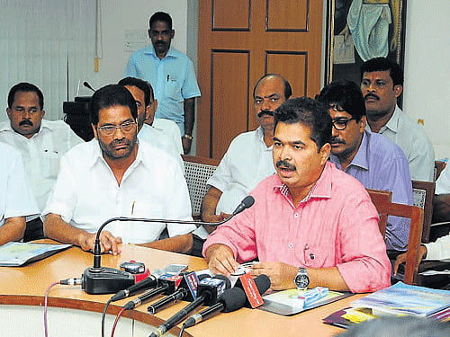 MCC Commissioner Ajith Kumar Hegde S addressing mediapersons in Mangalore on Monday. SCDCC Bank Chairman M N Rajendra Kumar among others look on. DH photo