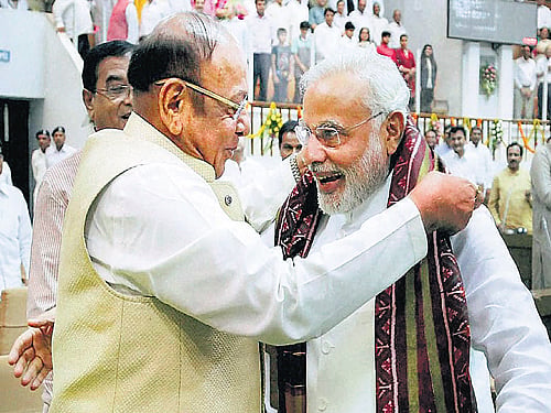 Modi takes personal cook along to 7 RCR