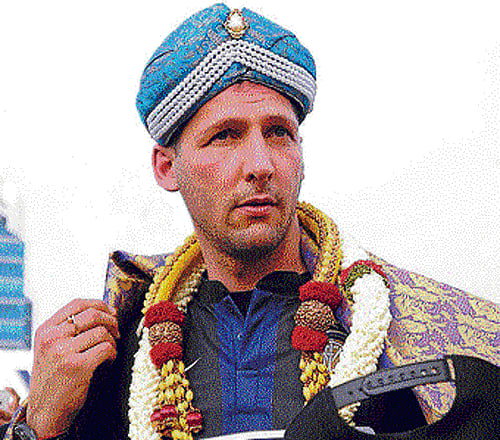 HONOURED: Marco Materazi after being felicitated at the Bangalore Football Stadium. DH&#8200;PHOTO/ Kishor Kumar Bolar