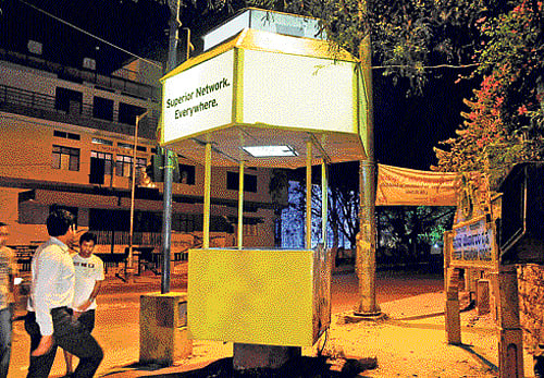 A traffic police constable on duty was injured after a tipsy two-wheeler rider rammed him on Saturday night in Kamakshipalya traffic police limits. /  Pic for representation only