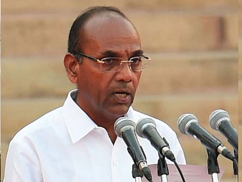 Differences between Shiv Sena and BJP over portfolio allocation blew over today with Anant Geete deciding to take charge as Heavy Industries Minister after party chief Uddhav Thackeray held ''satisfactory'' talks with Prime Minister Narendra Modi over the matter. PTI photo