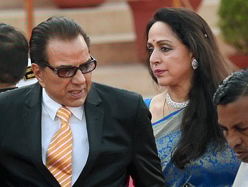 Shatrughan Sinha, Dharmendra and Hema Malini had rich interaction with Sharif yesterday during which they talked on ways and means to strengthen cultural ties between the two neighbours. PTI photo