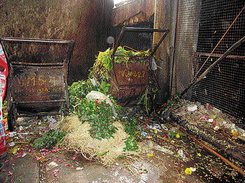 The only dumping place inside the new KR Market Complex may cease to exist as Bruhat Bangalore Mahanagara Palike (BBMP) officials are planning to rent out the space for commercial use. DH photo